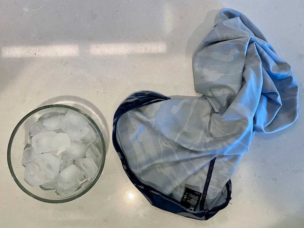 Bowl of ice and gaiter